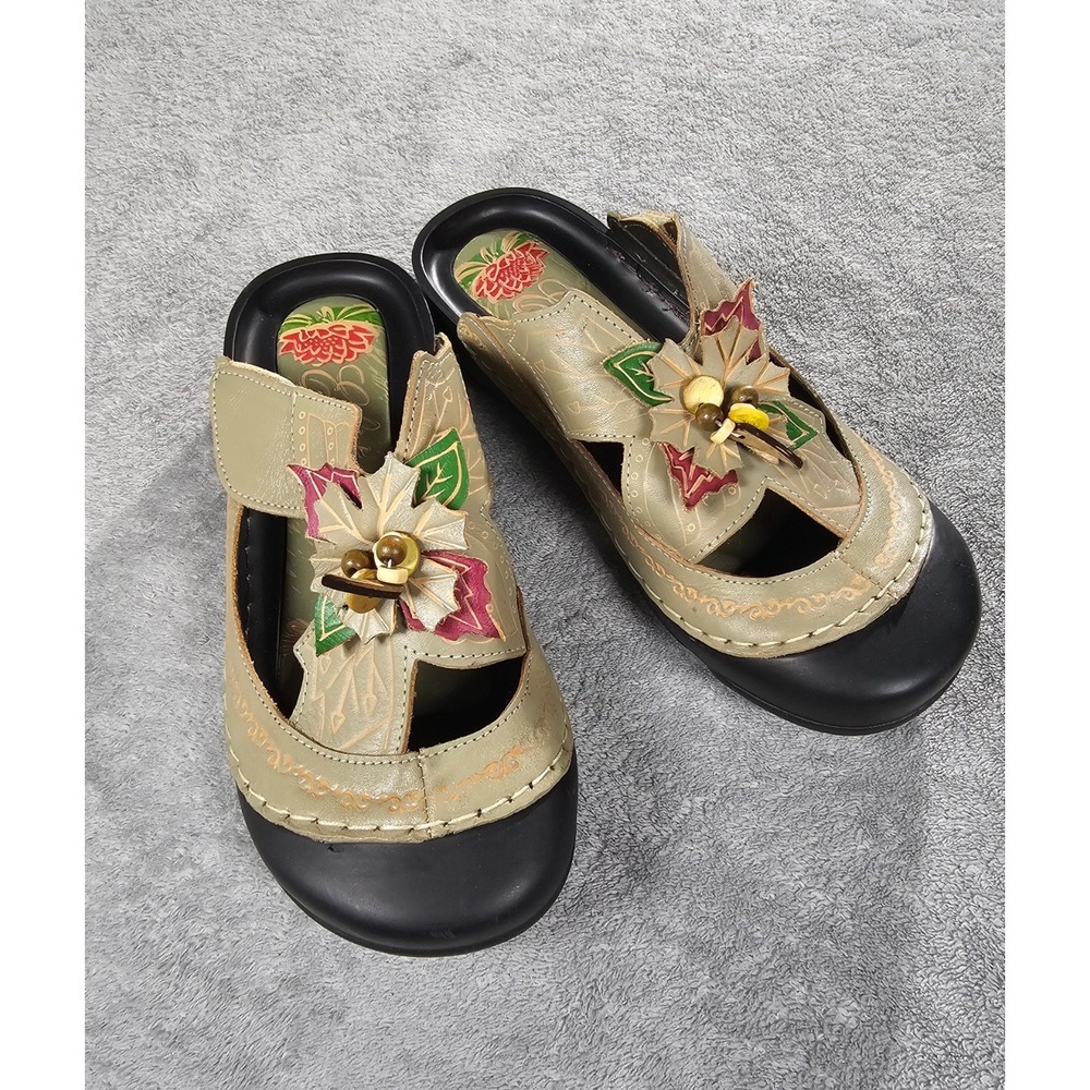 Elite Fern by Corkys Sage Green Leather Floral Leaf Applique Sandals Clogs 9